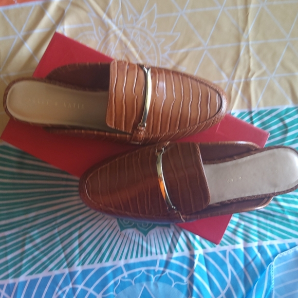 Kelly & Katie Oana Mule - Picture 4 of 7